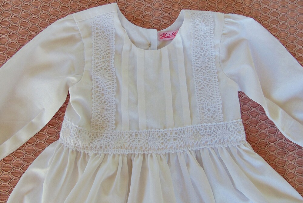Vestido infantil de batizado branco para bebê menina