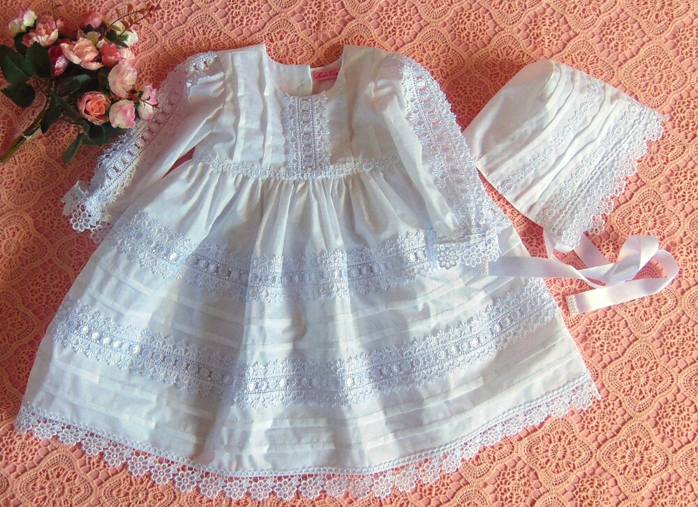 Vestido infantil de batizado branco para bebê menina com touca