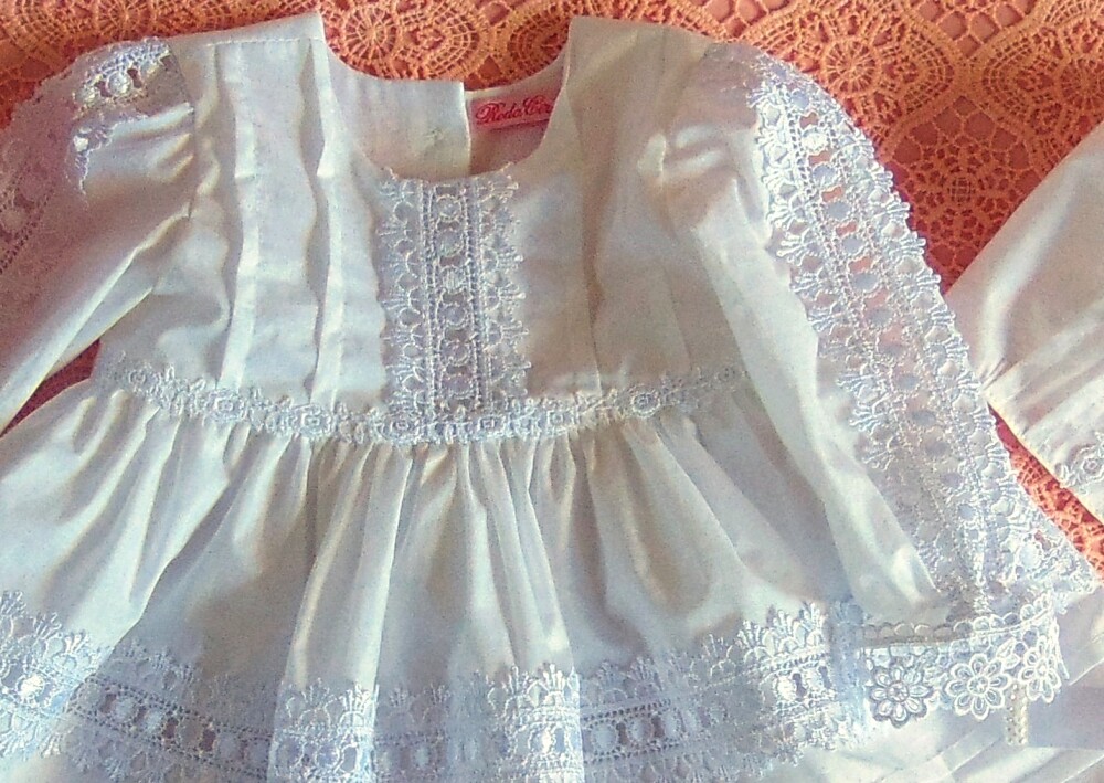 Vestido infantil de batizado branco para bebê menina com touca