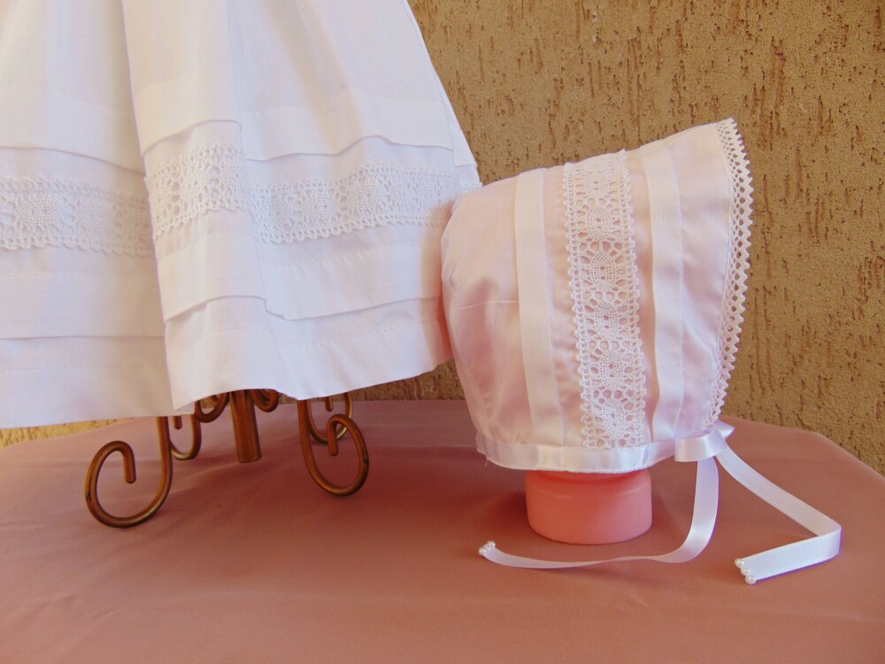 Vestido infantil de batizado branco para bebê menina com touca