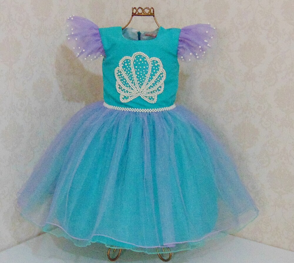 Vestido infantil princesa Ariel pequena sereia para bebê menina.