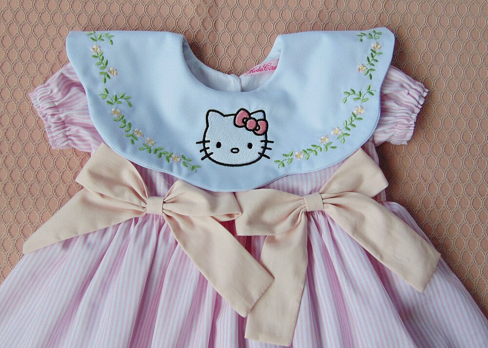 Vestido infantil Hello Kitty para bebê menina.
