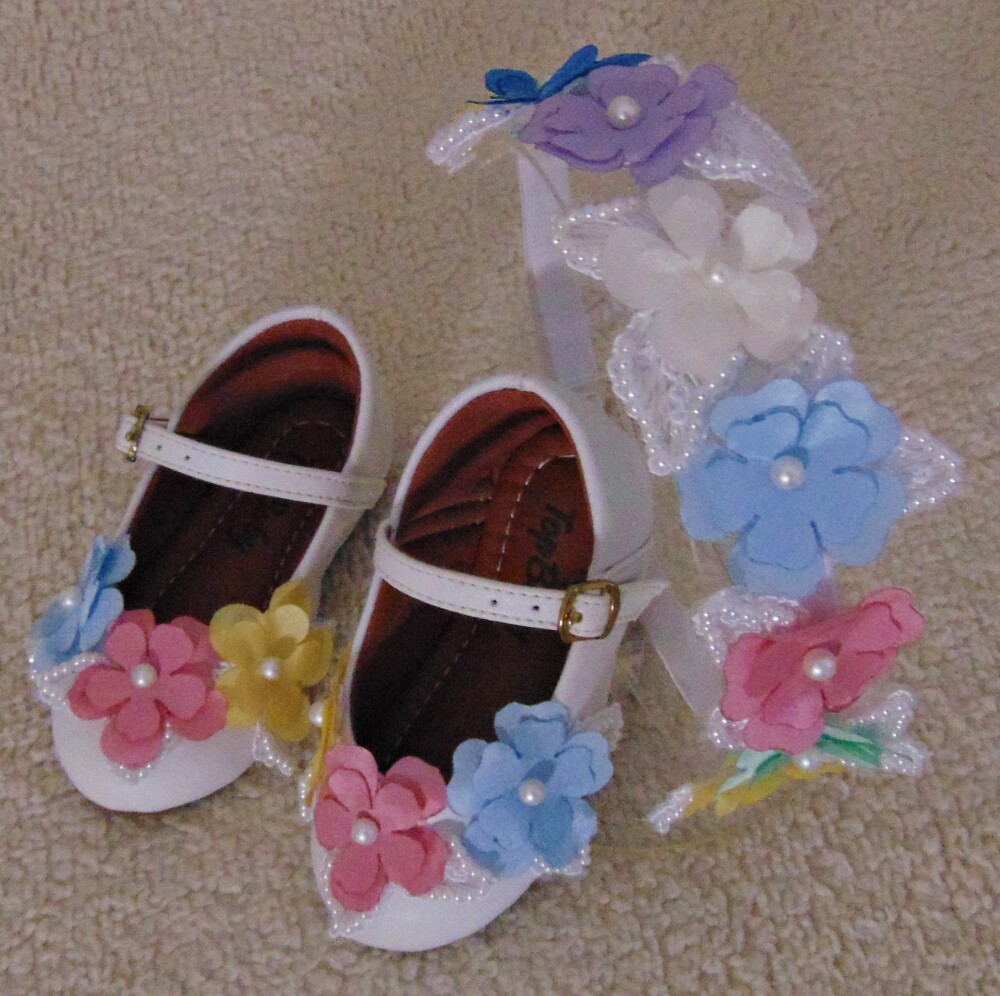 Sapatinho para bebê menina com tiara