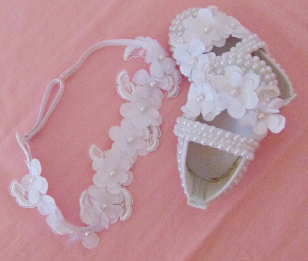 Sapatinho para bebê menina com tiara