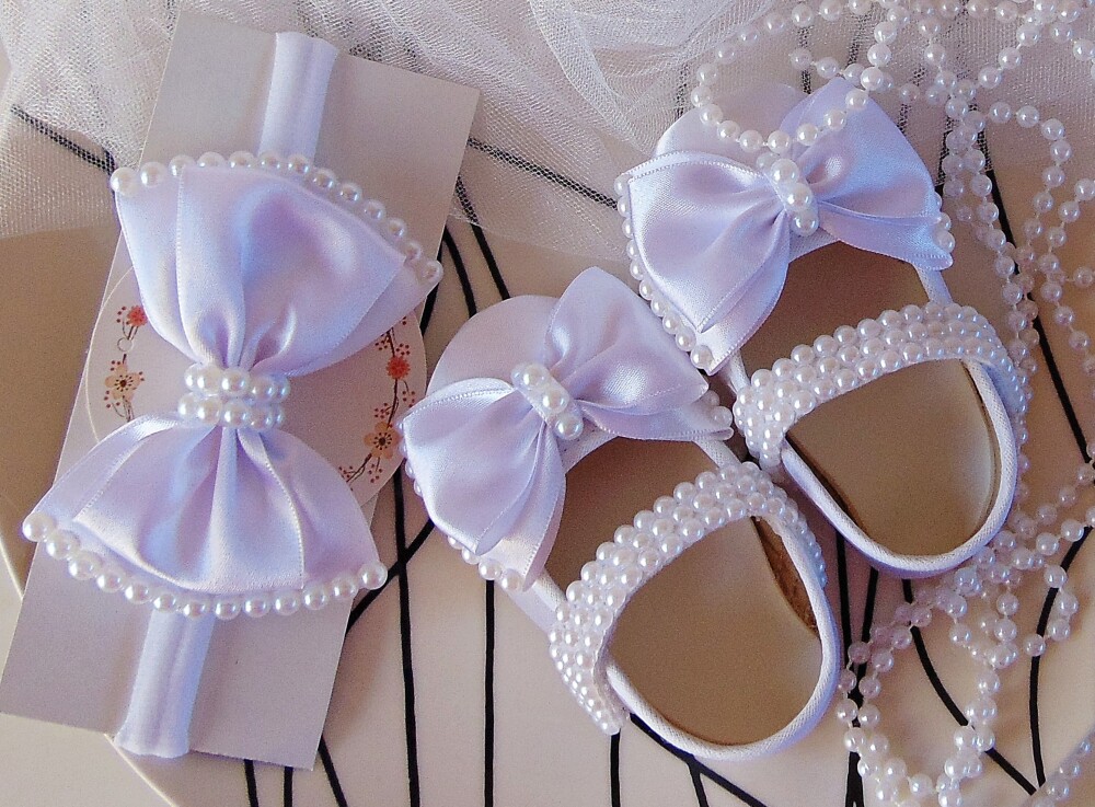 Sapatinho para bebê menina com tiara