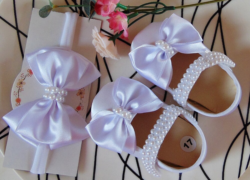 Sapatinho para bebê menina com tiara