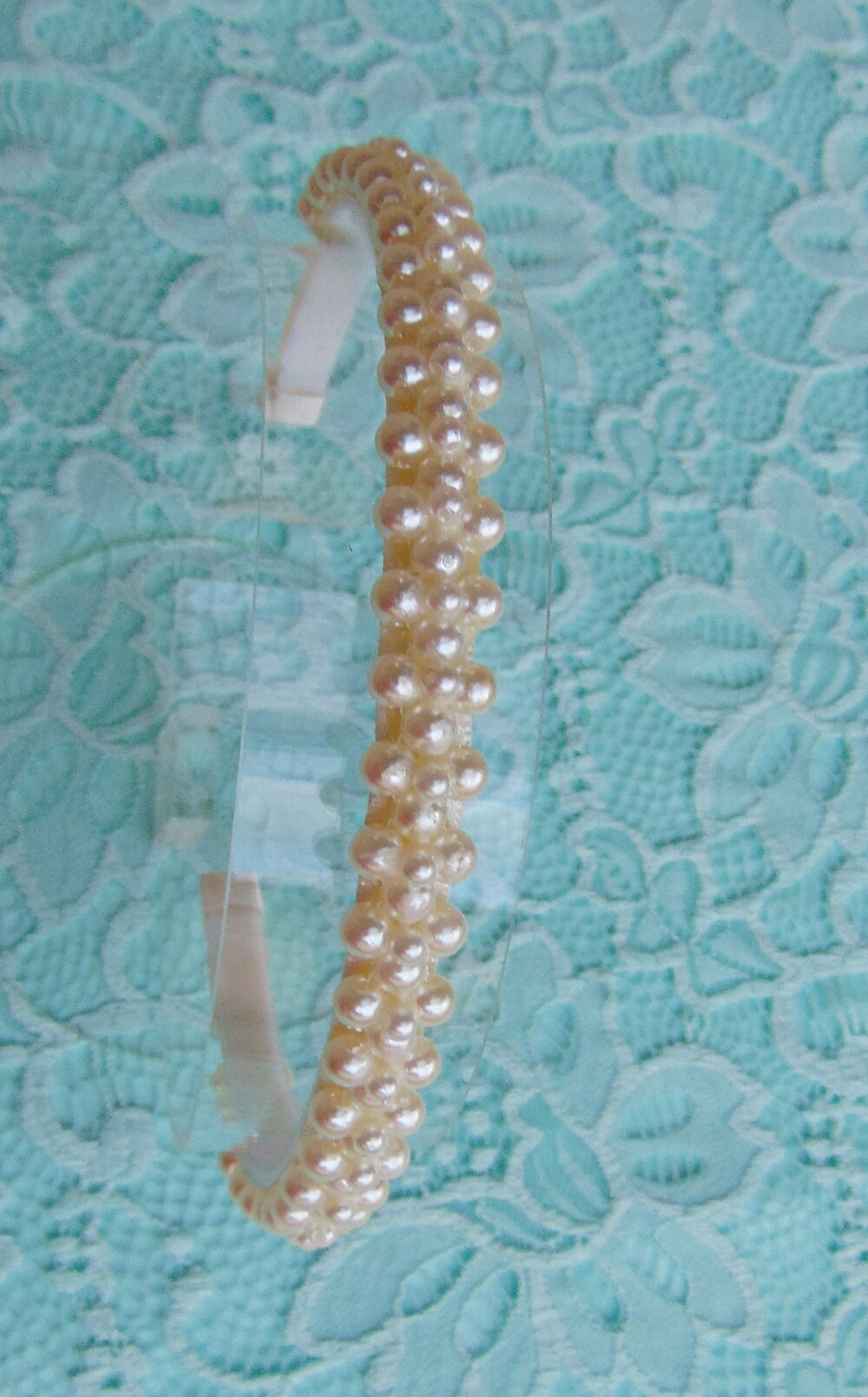 Tiara de pérolas luxo no arquinho