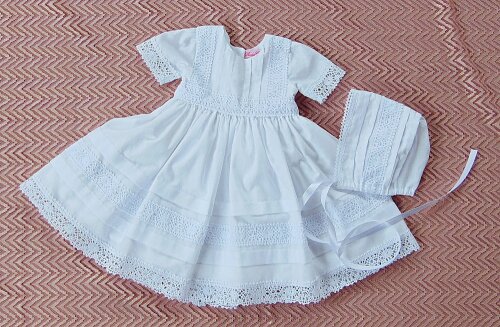 Vestido infantil de batizado branco para bebê menina com touca