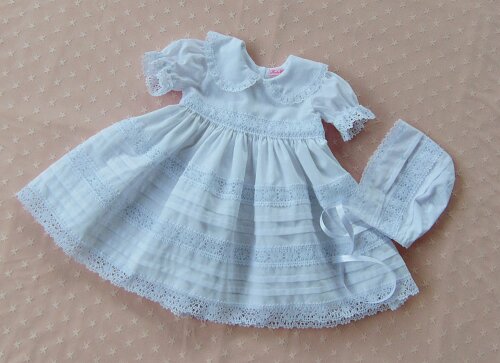 Vestido infantil de batizado branco para bebê menina com touca