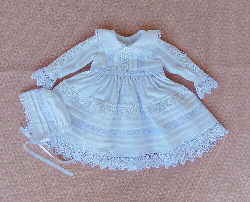 Vestido infantil de batizado branco para bebê menina com touca