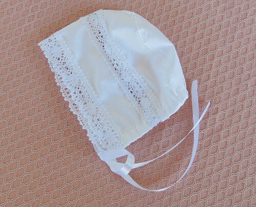 Vestido infantil de batizado branco para bebê menina com touca