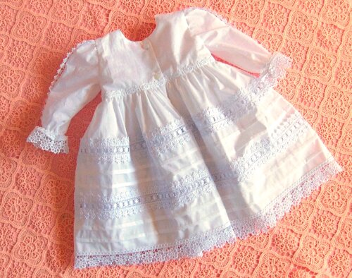 Vestido infantil de batizado branco para bebê menina com touca