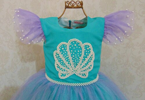 Vestido infantil princesa Ariel pequena sereia para bebê menina.