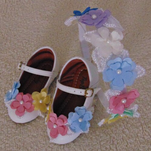 Sapatinho para bebê menina com tiara
