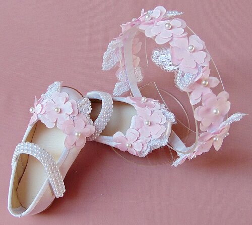 Sapatinho para bebê menina com tiara