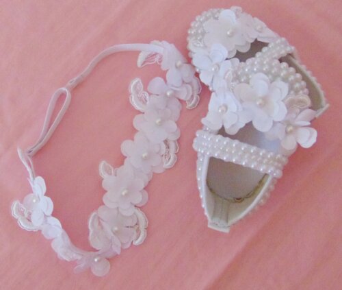 Sapatinho para bebê menina com tiara