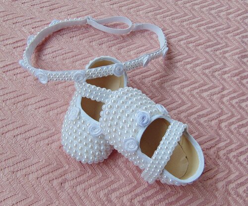 Sapatinho para bebê menina com tiara