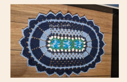 💙🌸 Tapete Oval com Flores em Crochê Artesanal 💙🌸 + Frete