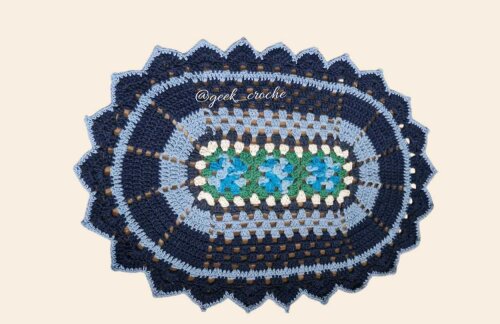 💙🌸 Tapete Oval com Flores em Crochê Artesanal 💙🌸 + F