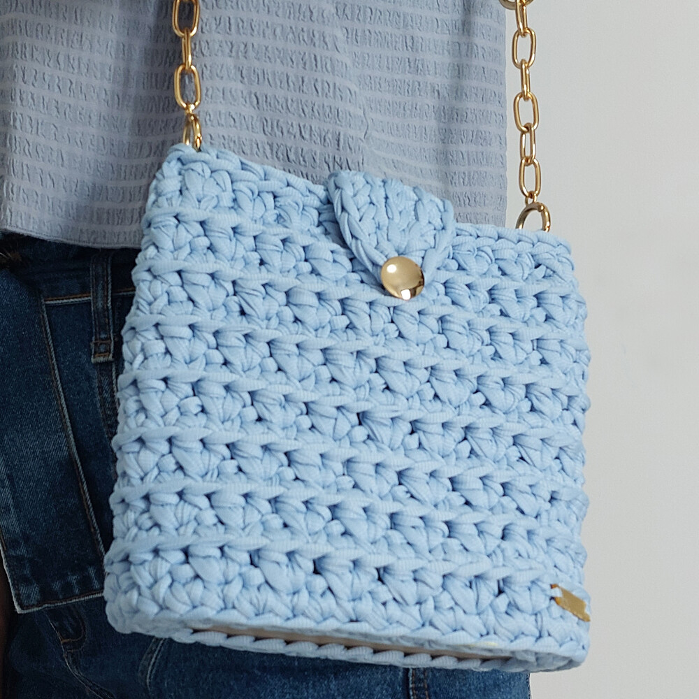 Bolsa de crochê com corrente