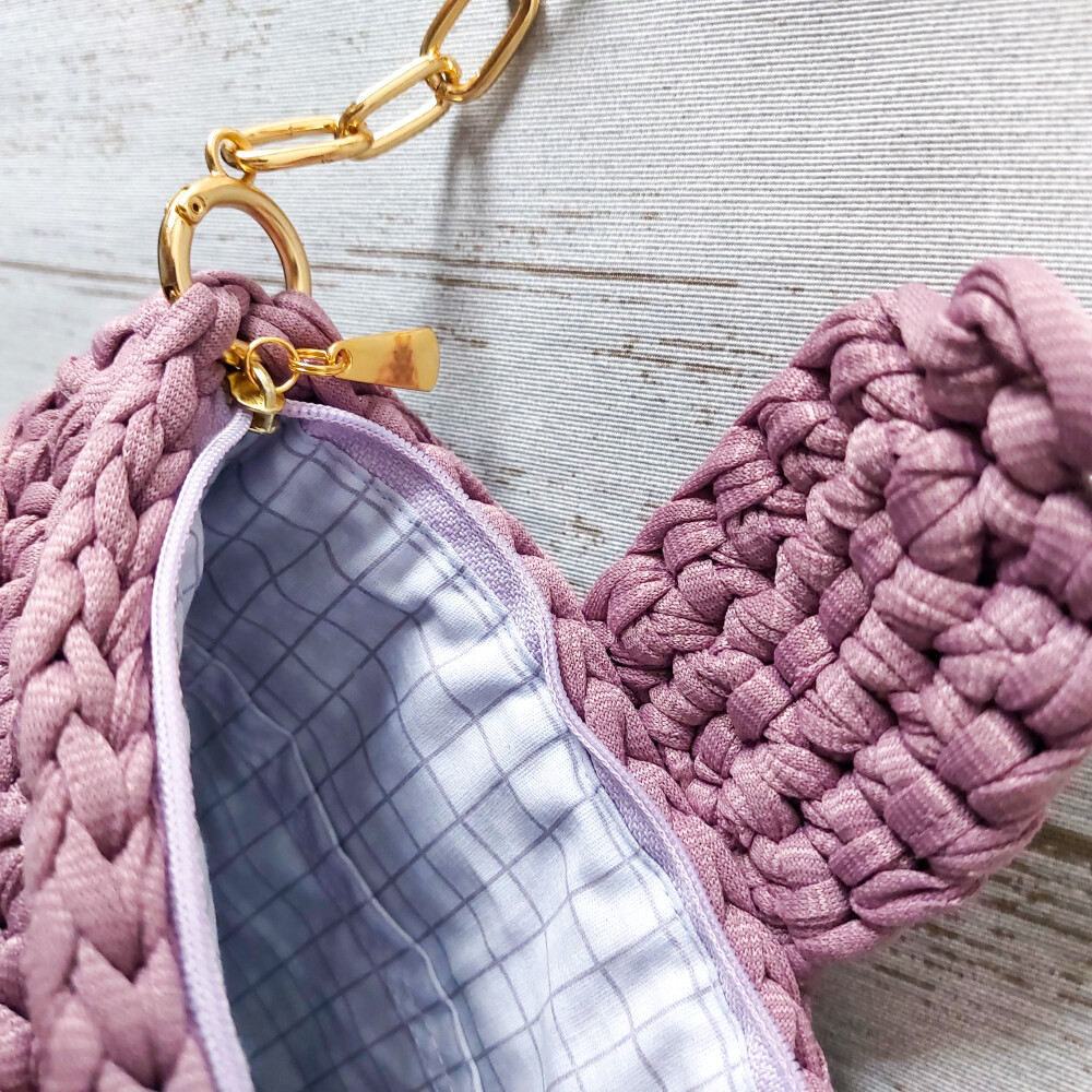 Bolsa de crochê com corrente