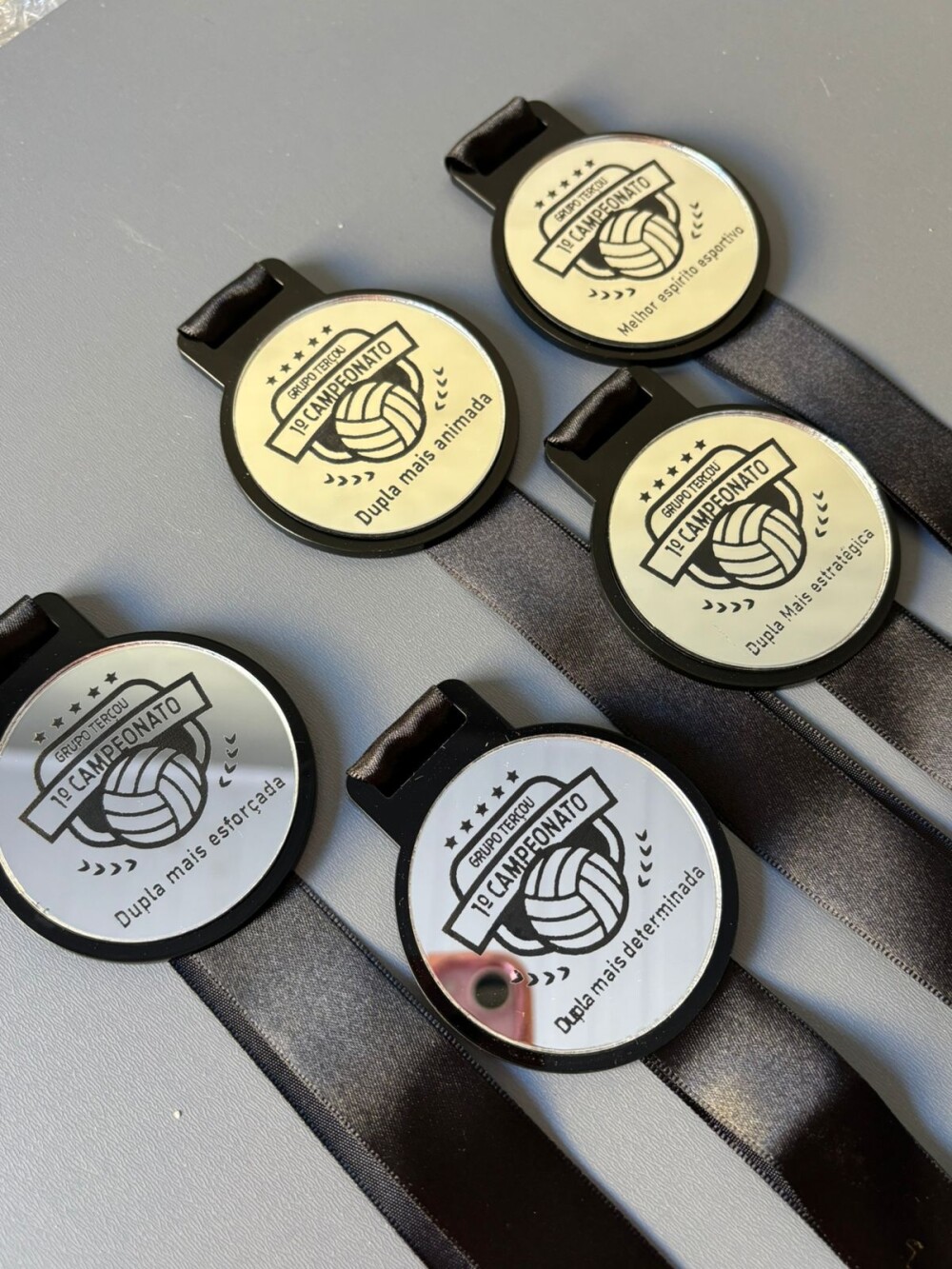 Medalha de Acrílico Preto com Espelhado Personalizada – Esport