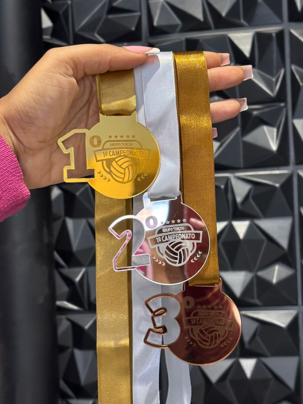Kit Medalhas Ouro Prata e Bronze Personalizadas – Design Vazado