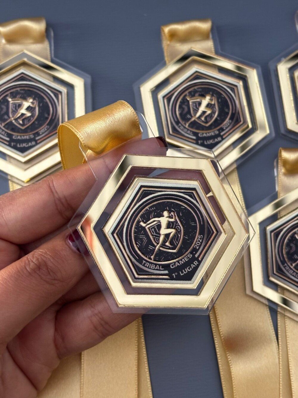 Medalha de Premiação 3D em Acrílico Espelhado e Cristal – Fo