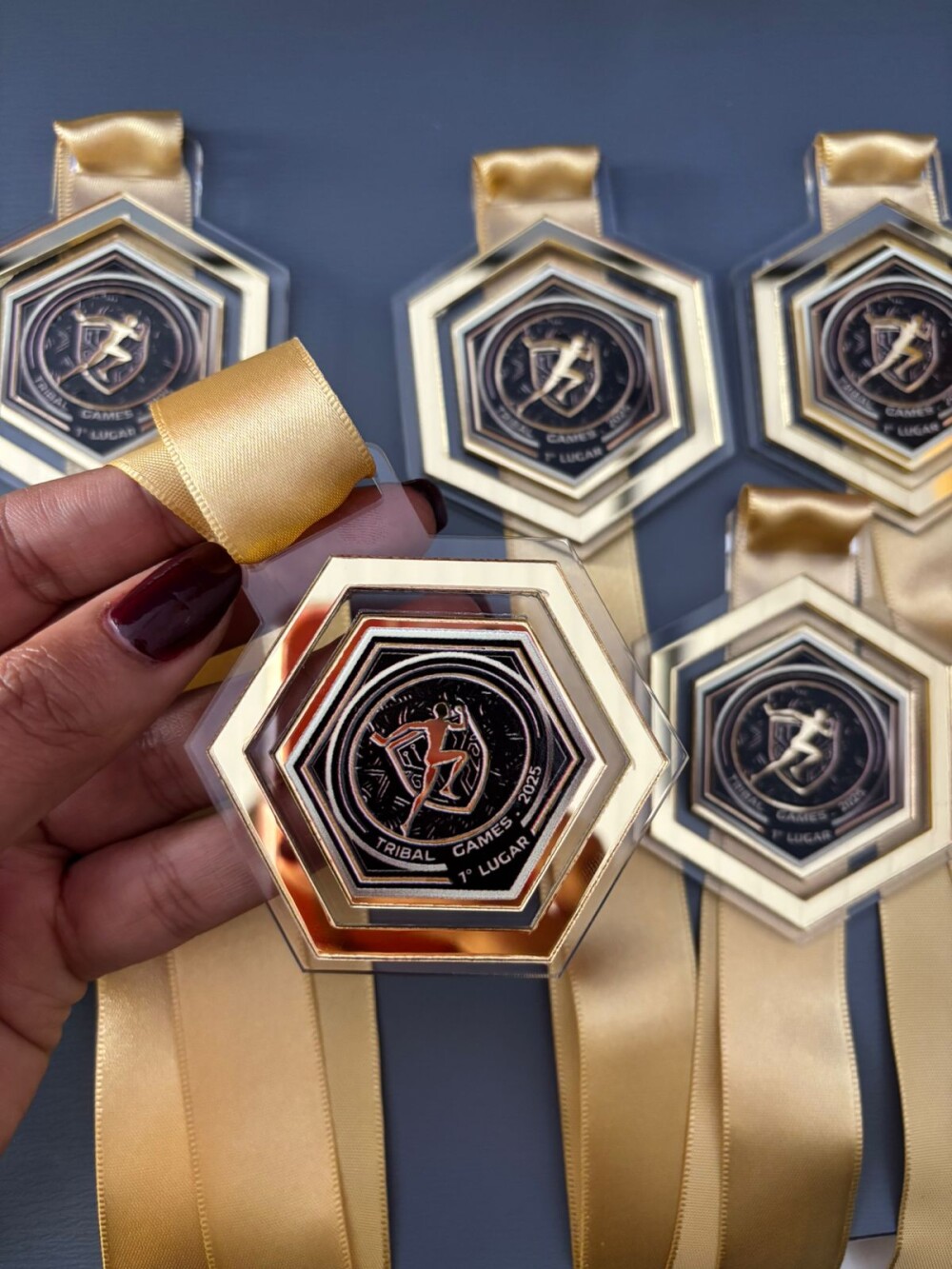 Medalha de Premiação 3D em Acrílico Espelhado e Cristal – Fo