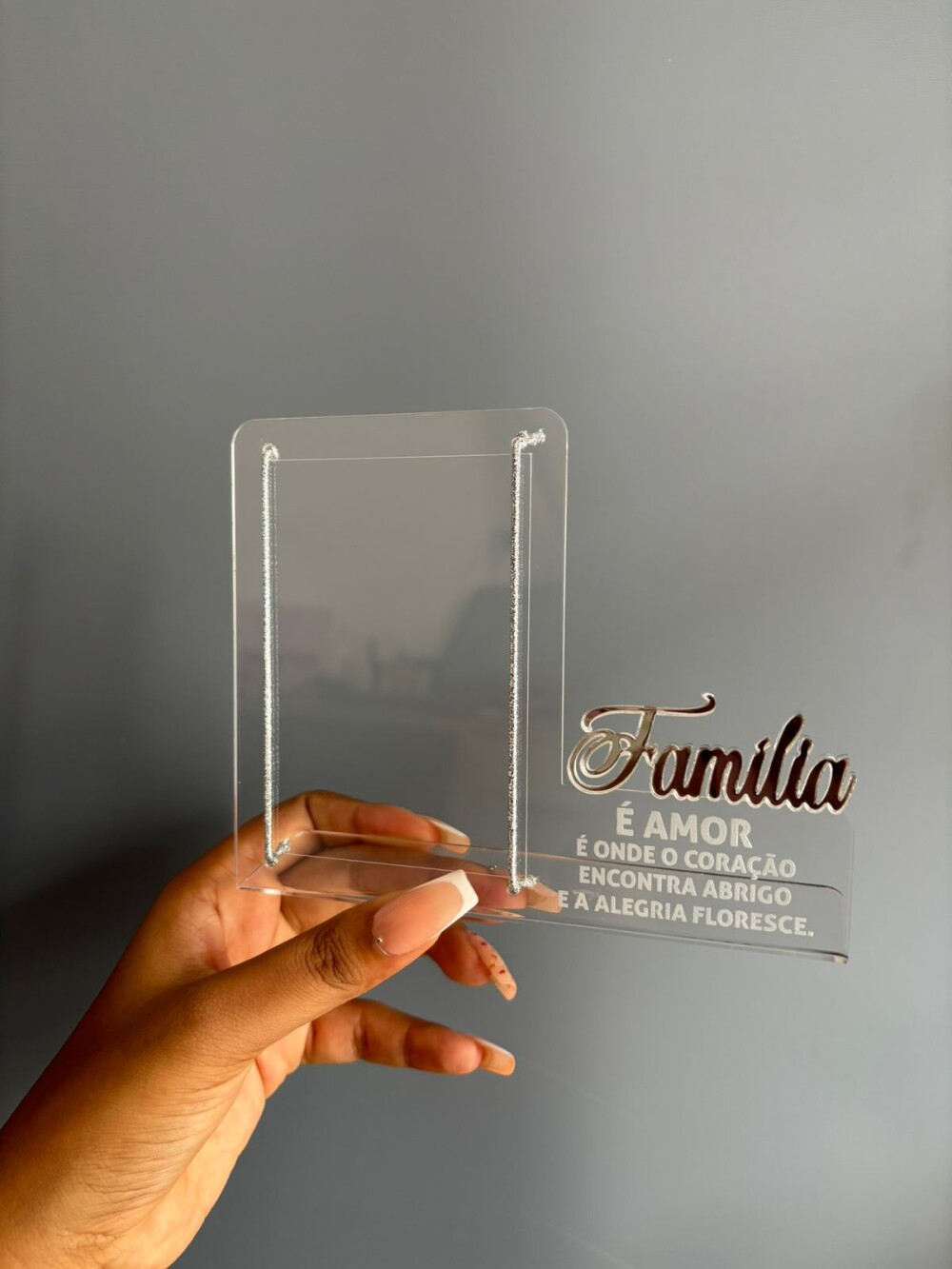 Porta-retrato Família é a definição de AMOR em acrílico.