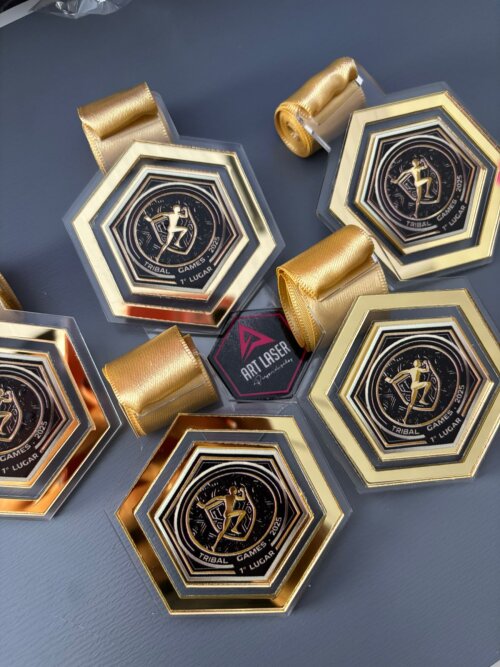 Medalha de Premiação 3D em Acrílico Espelhado e Cristal – Formato Hexagonal
