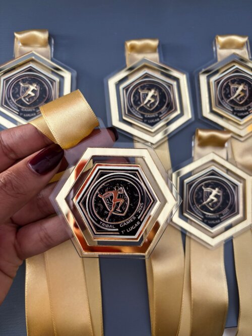 Medalha de Premiação 3D em Acrílico Espelhado e Cristal – Fo