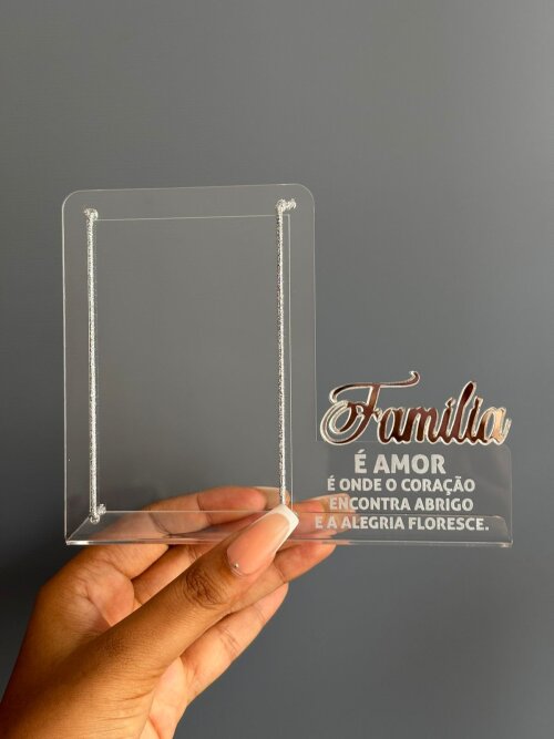 Porta-retrato Família é a definição de AMOR em acrílico.