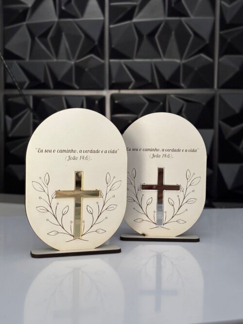 Placa de Mesa Oval MDF "Eu sou o Caminho" com Cruz em Acrílico Espelhado – Decoração Cristã / Lembrança Religiosa