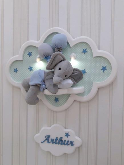 Enfeite de Porta Maternidade Elefante na Nuvem com Leds