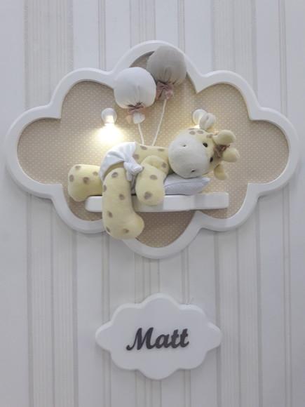 Enfeite de Porta Maternidade Girafa na Nuvem com Leds