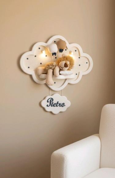 Enfeite de Porta Maternidade Leão Nuvem com Leds