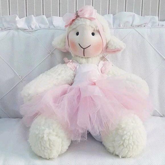 Ovelha de Pelúcia Bailarina