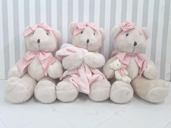Trio de Ursas de Pelucia