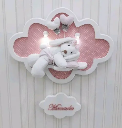Enfeite de Porta Maternidade Coelhinha na Nuvem com Leds