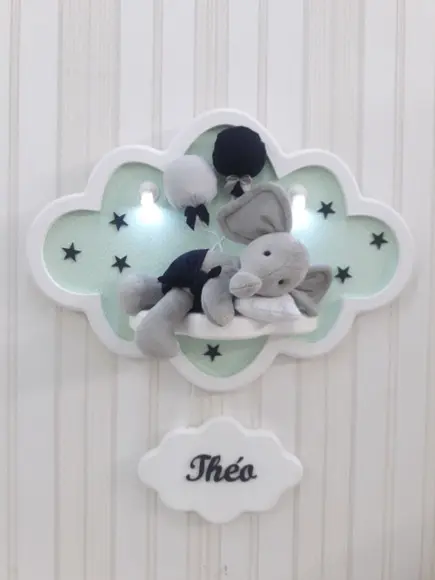 Enfeite de Porta Maternidade Nuvem com Leds