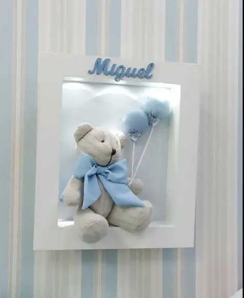 Enfeite de Porta Maternidade Urso de Tricô com Leds