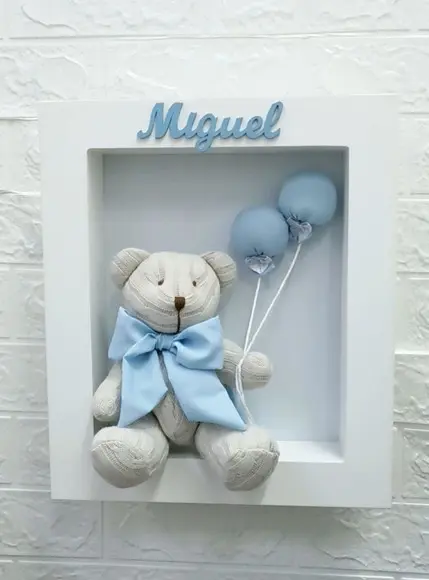 Enfeite de Porta Maternidade Urso de Tricô com Leds