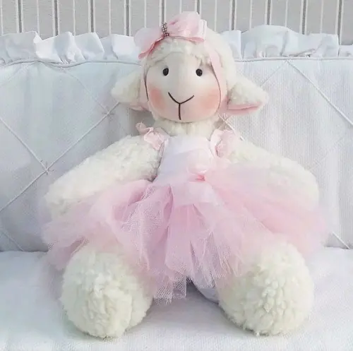 Ovelha de Pelúcia Bailarina