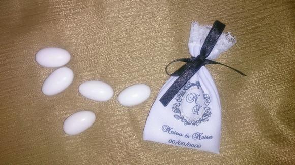 Saquinhos Personalizados com Amêndoas Confeitadas
