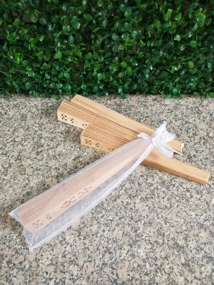 Saquinhos para Leque de Madeira com Renda e Fita Solta
