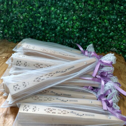 Leque de madeira personalizado c/ saquinho de organza