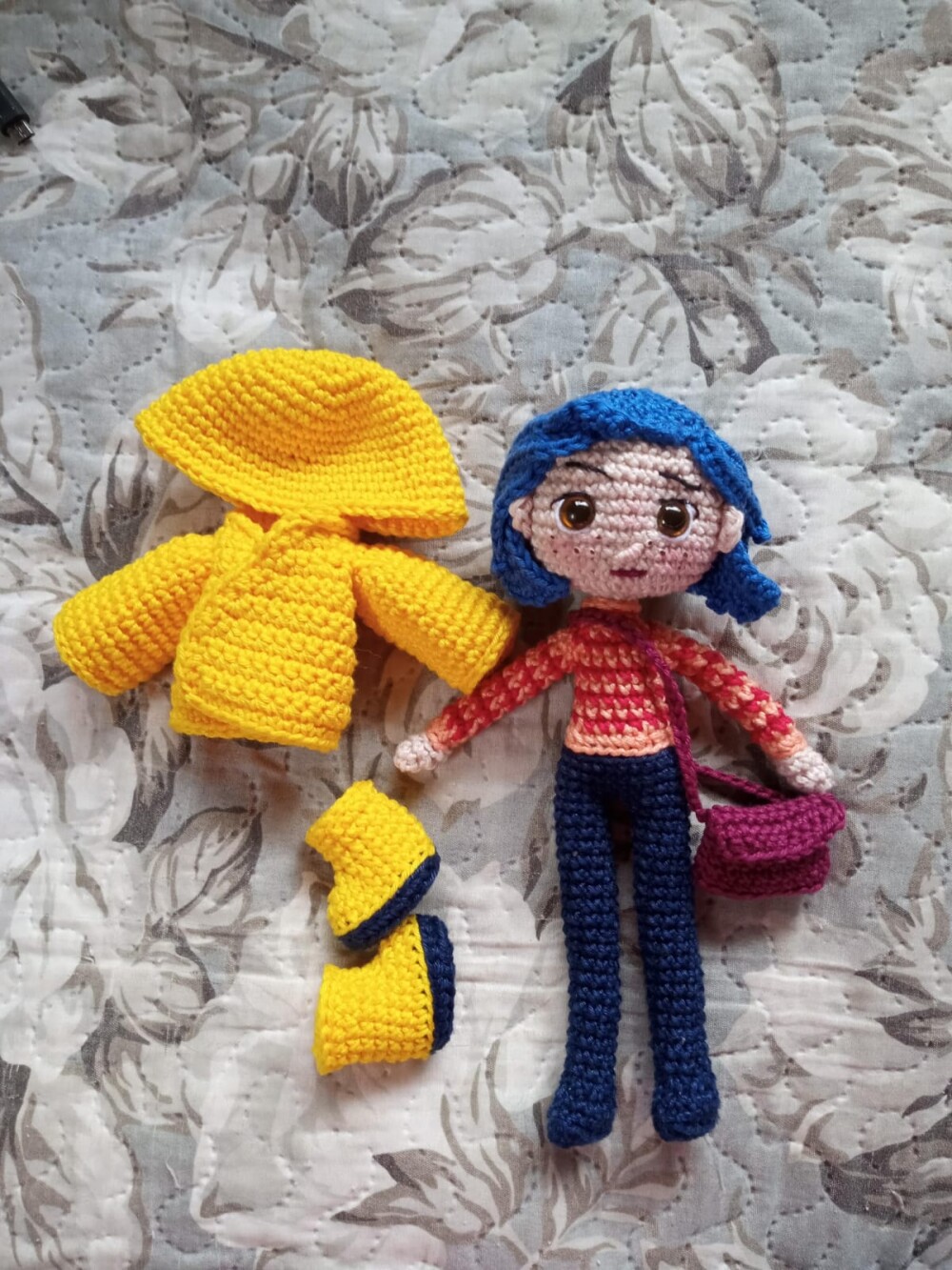 Coraline amigurumi crochê