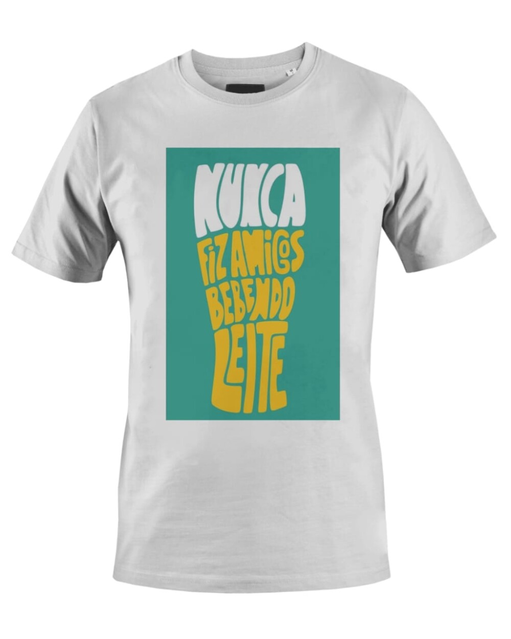 Camiseta Camisa Nunca fiz amigos bebendo leite