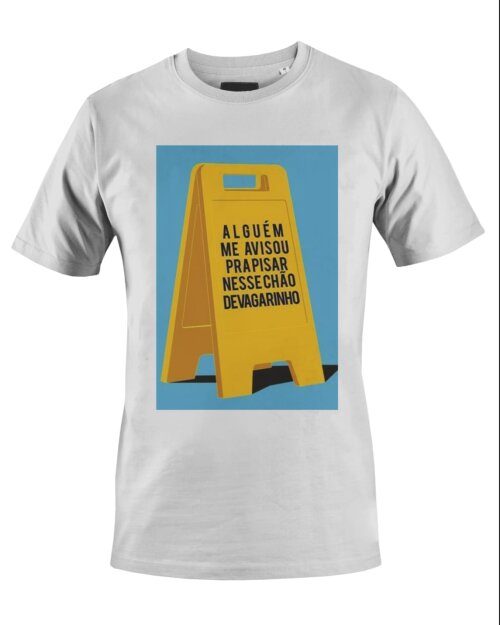 Camiseta Camisa Alguem me avisou pra Pisar nesse chão devagarinho